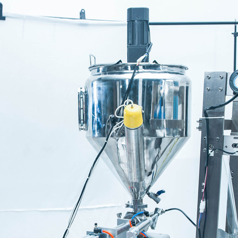Automatic Liquid Filling and Sealing Machine 320L